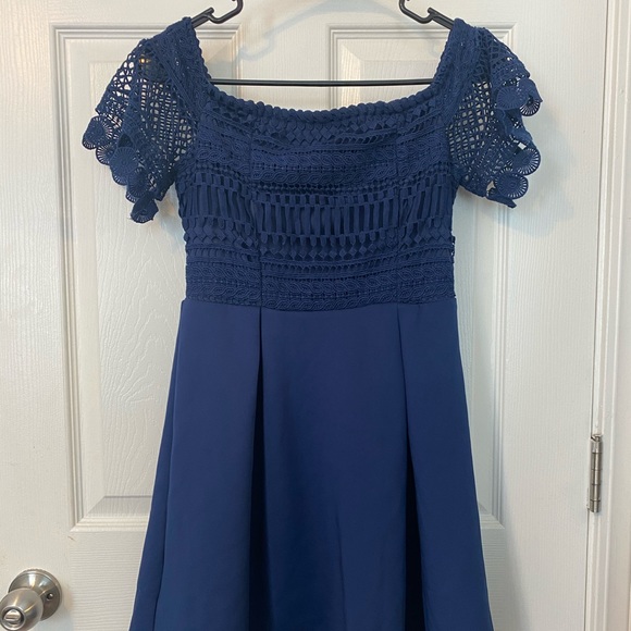Francescas Off Shoulder Dress - Picture 2 of 3